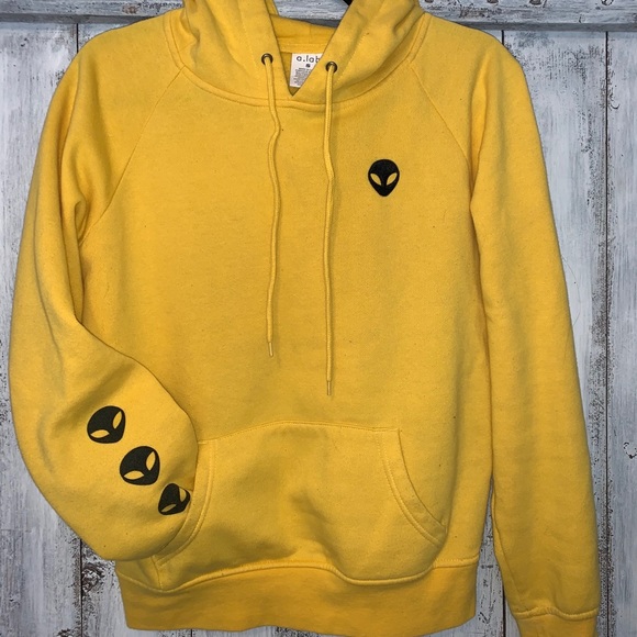 Yellow sweatshirt - Picture 2 of 3